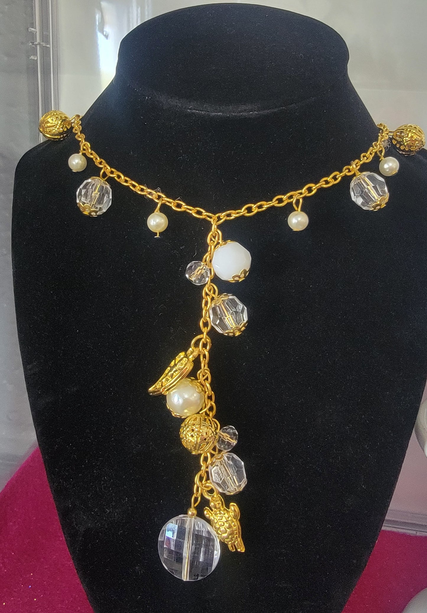 FANCY ELEGANT GOLDEN NECKLACE